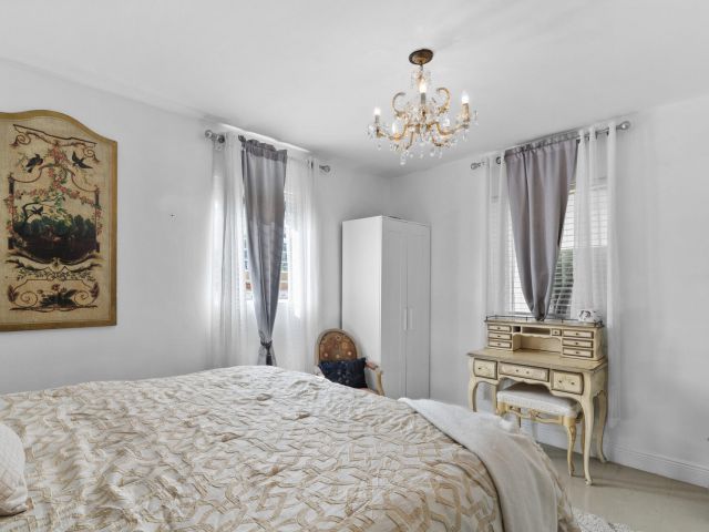 Продажа дома по адресу 601 SW 5th Court - фото 6626544