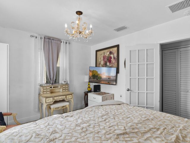 Продажа дома по адресу 601 SW 5th Court - фото 6626545