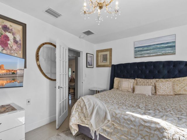 Продажа дома по адресу 601 SW 5th Court - фото 6626546