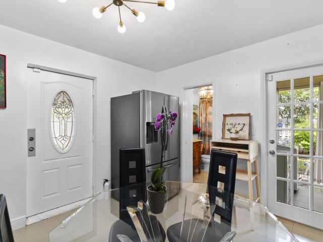 Продажа дома по адресу 601 SW 5th Court - фото 6626549