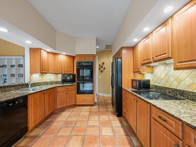 Продажа дома по адресу 1535 Fairway Terrace - фото 6626412