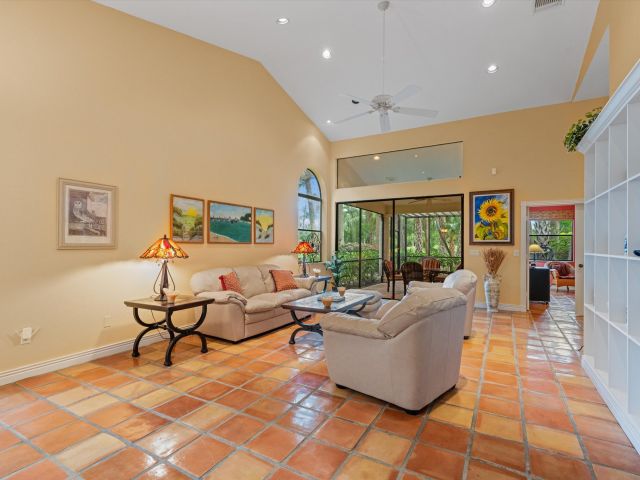 Продажа дома по адресу 1535 Fairway Terrace - фото 6626414