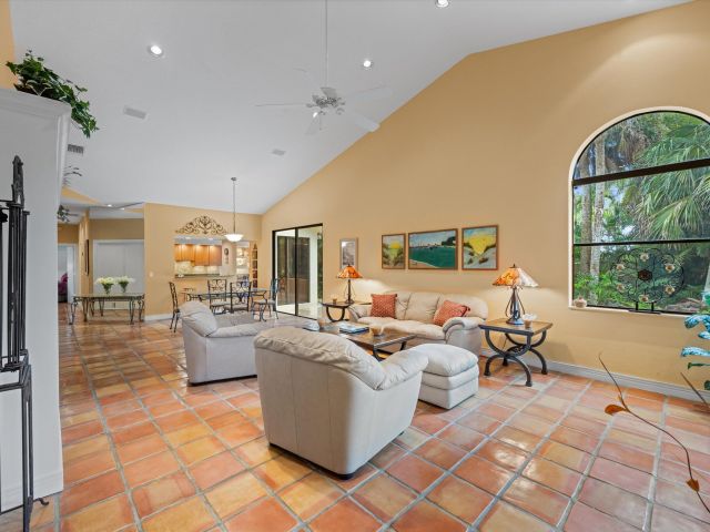 Продажа дома по адресу 1535 Fairway Terrace - фото 6626416