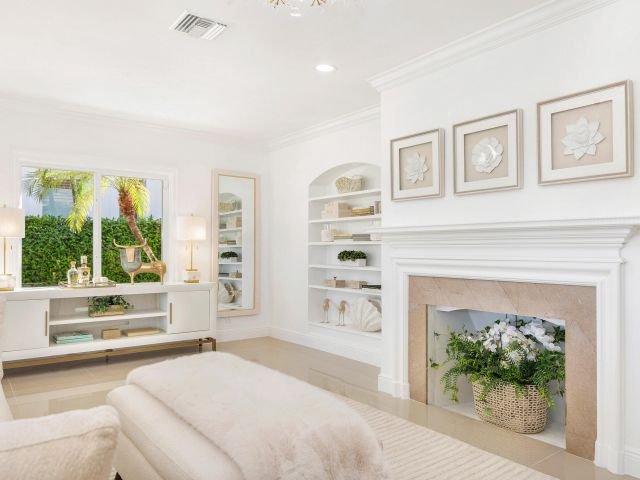 Продажа дома по адресу 6911 S Flagler Drive - фото 6626859