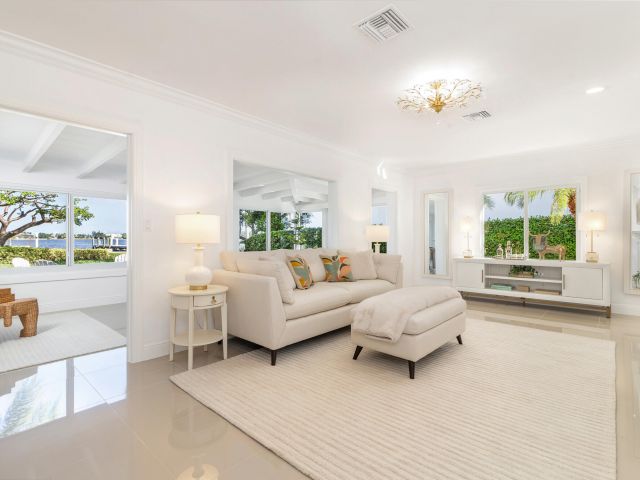 Продажа дома по адресу 6911 S Flagler Drive - фото 6626865