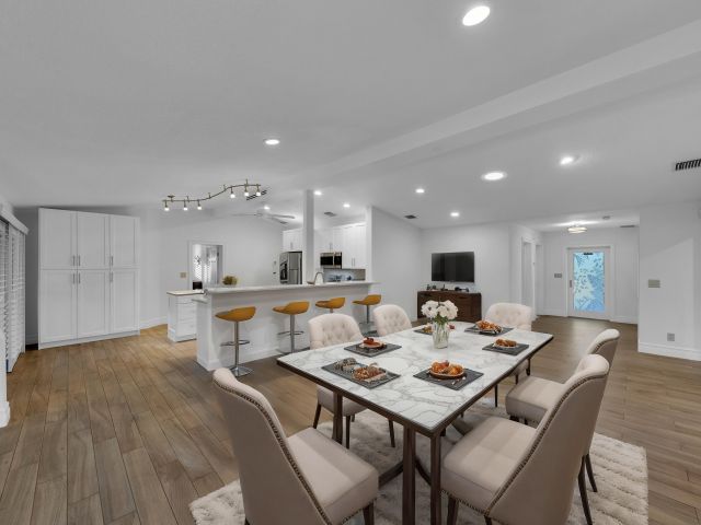 Продажа дома по адресу 2642 NE 3rd Street - фото 6650049