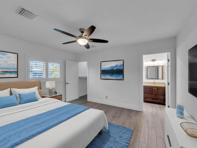 Продажа дома по адресу 2642 NE 3rd Street - фото 6650056