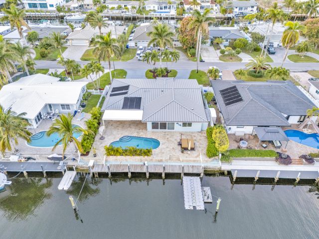 Продажа дома по адресу 2642 NE 3rd Street - фото 6650059