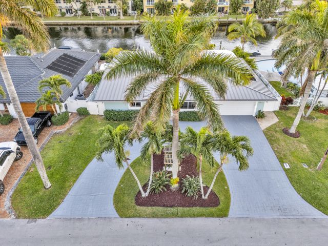 Продажа дома по адресу 2642 NE 3rd Street - фото 6650061