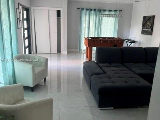 Дом в аренду по адресу 2856 NW 10th Ave O - фото 7451629