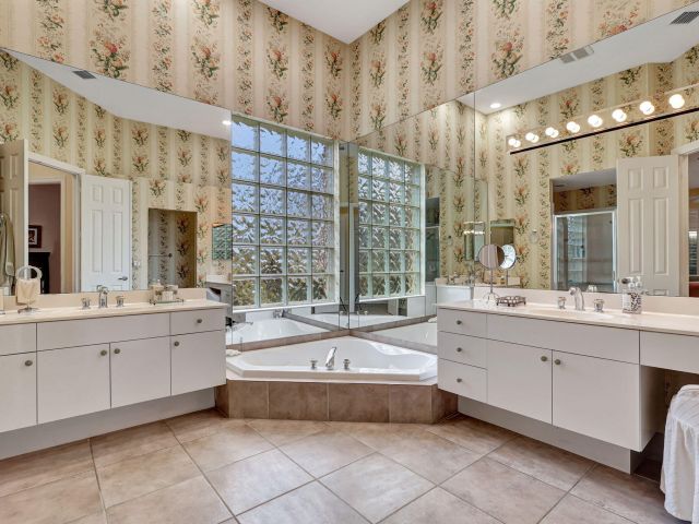 Дом в аренду по адресу 8671 Falcon Green Drive - фото 6628422