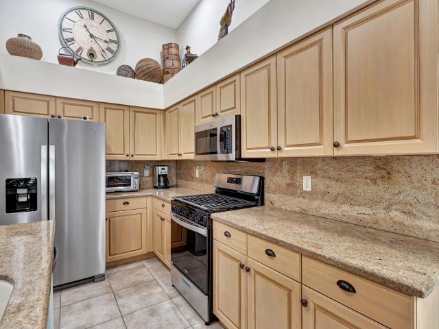 Дом в аренду по адресу 8671 Falcon Green Drive - фото 6628426