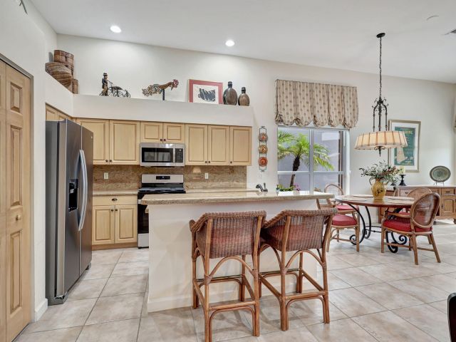 Дом в аренду по адресу 8671 Falcon Green Drive - фото 6628427