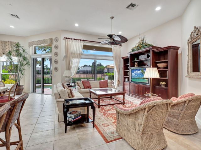 Дом в аренду по адресу 8671 Falcon Green Drive - фото 6628428