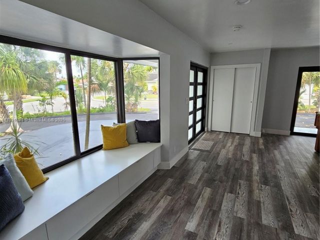 Продажа дома по адресу 2856 NW 10th Ave - фото 7414214