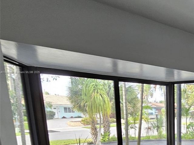 Продажа дома по адресу 2856 NW 10th Ave - фото 7414216