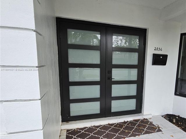 Продажа дома по адресу 2856 NW 10th Ave - фото 7414217