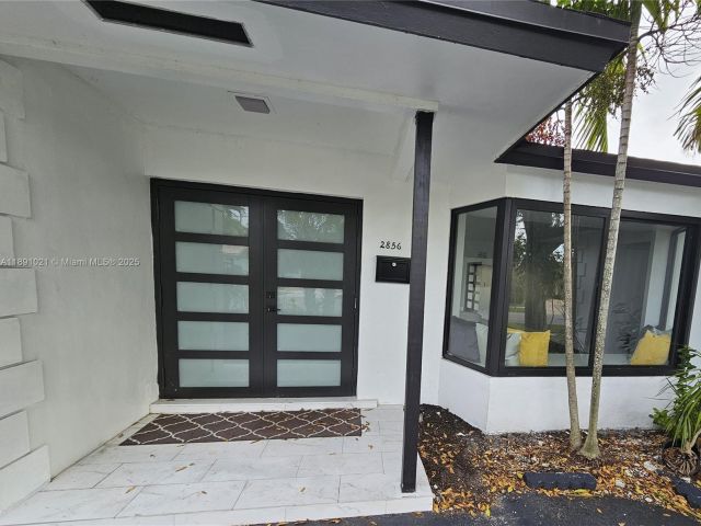 Продажа дома по адресу 2856 NW 10th Ave - фото 7414218