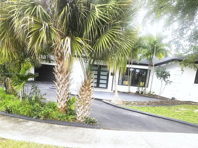 Продажа дома по адресу 2856 NW 10th Ave - фото 7414226