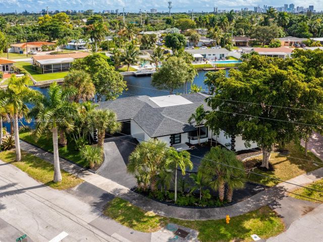 Продажа дома по адресу 2856 NW 10th Ave - фото 7414229