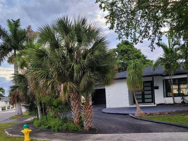 Продажа дома по адресу 2856 NW 10th Ave - фото 7414232