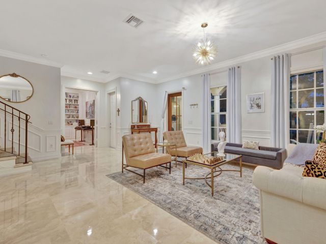 Дом в аренду по адресу 1115 SE 5th Court - фото 6642796