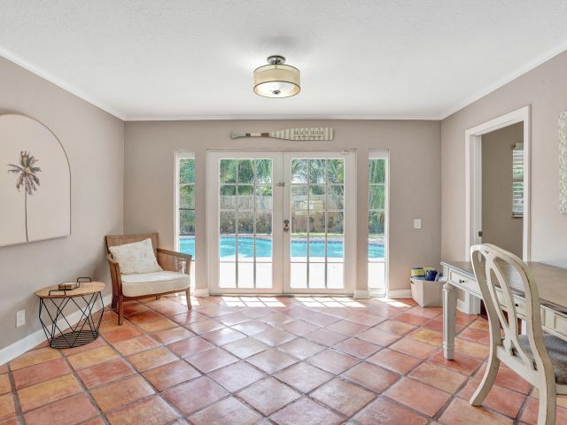 Продажа дома по адресу 1440 SE 4th Court - фото 6625606