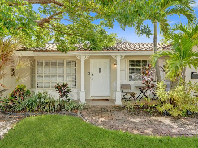 Продажа дома по адресу 1440 SE 4th Court - фото 6625610