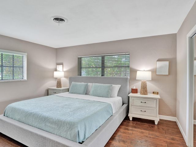 Продажа дома по адресу 1440 SE 4th Court - фото 6932572