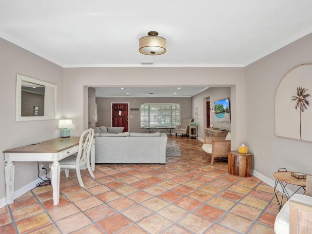 Продажа дома по адресу 1440 SE 4th Court - фото 6932577