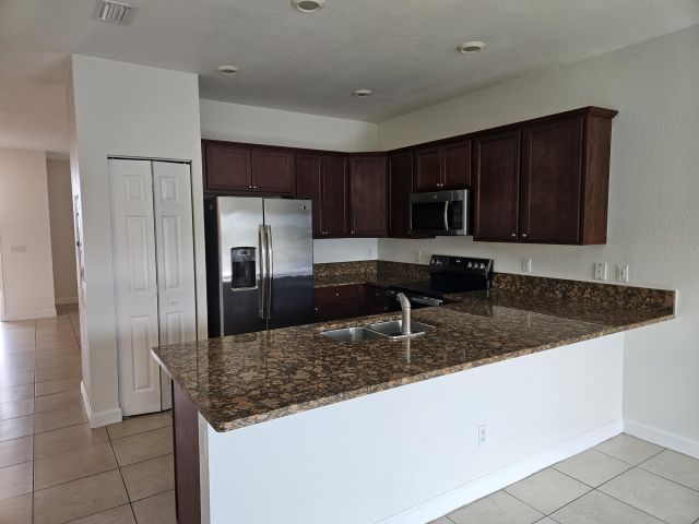 Дом в аренду по адресу 4314 Maybelle Lane - фото 6628514