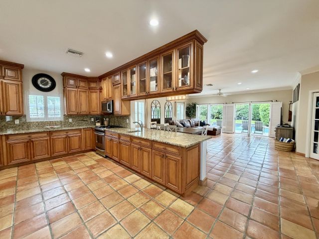 Дом в аренду по адресу 6401 Travis Road - фото 6634501