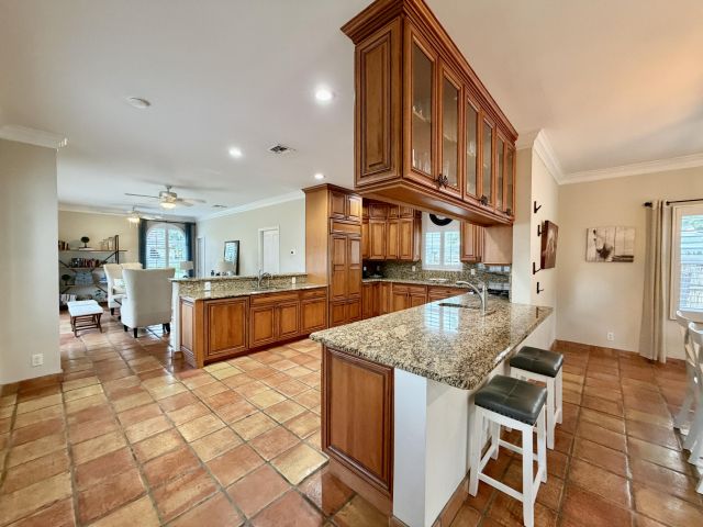 Дом в аренду по адресу 6401 Travis Road - фото 6634505