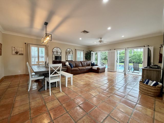 Дом в аренду по адресу 6401 Travis Road - фото 6634513