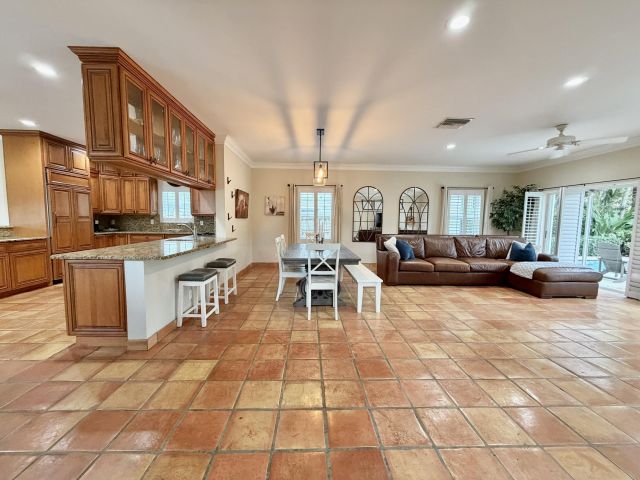 Дом в аренду по адресу 6401 Travis Road - фото 6634514