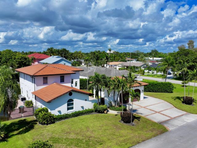 Дом в аренду по адресу 6401 Travis Road - фото 6634518