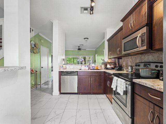 Дом в аренду по адресу 380 SW 122nd Avenue - фото 6645492