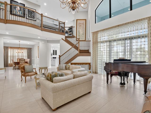 Продажа дома по адресу 16804 Strasbourg Lane - фото 6626208