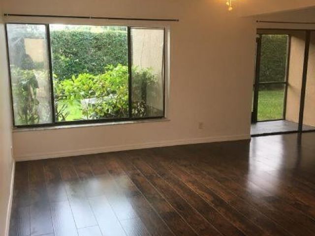 Дом в аренду по адресу 1189 NW 13th Street 7 - фото 6644353