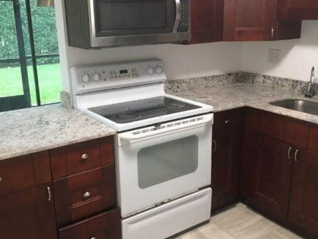 Дом в аренду по адресу 1189 NW 13th Street 7 - фото 6644355