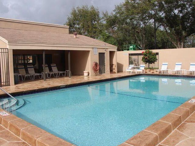 Дом в аренду по адресу 1189 NW 13th Street 7 - фото 6644366