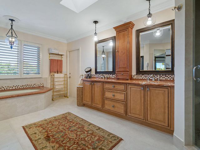 Дом в аренду по адресу 4407 Woodfield Boulevard - фото 6644334