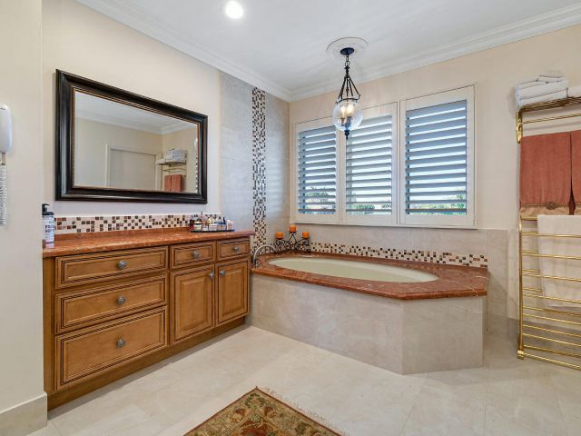 Дом в аренду по адресу 4407 Woodfield Boulevard - фото 6644335