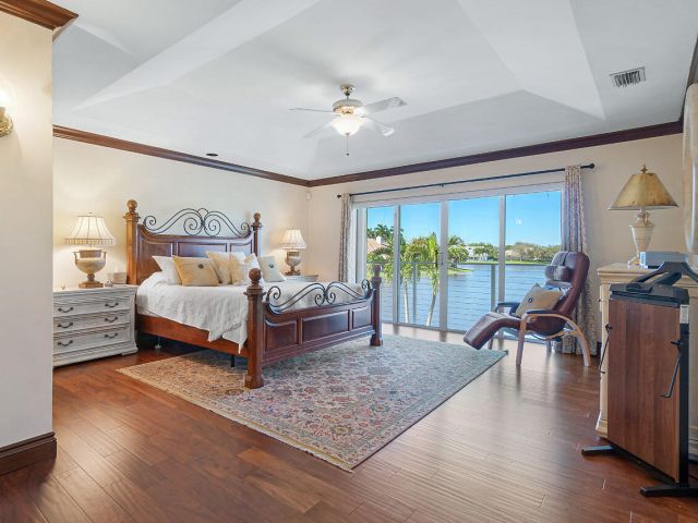 Дом в аренду по адресу 4407 Woodfield Boulevard - фото 6644337