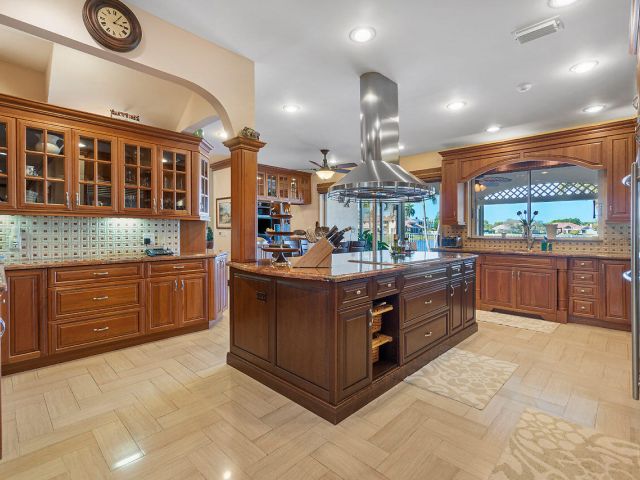 Дом в аренду по адресу 4407 Woodfield Boulevard - фото 6644339