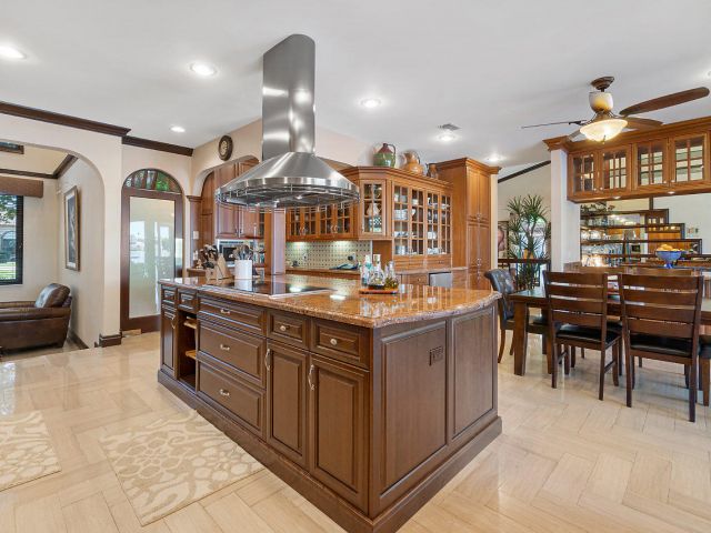 Дом в аренду по адресу 4407 Woodfield Boulevard - фото 6644340