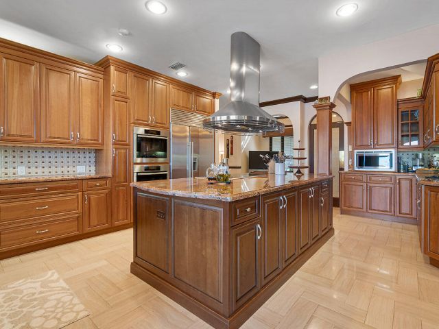 Дом в аренду по адресу 4407 Woodfield Boulevard - фото 6644341