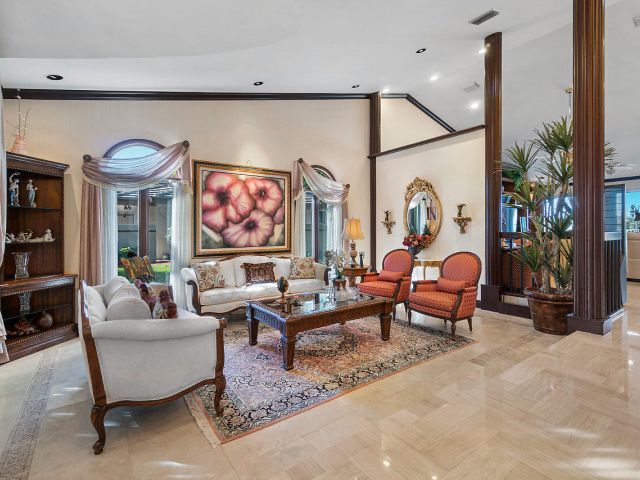 Дом в аренду по адресу 4407 Woodfield Boulevard - фото 6644345