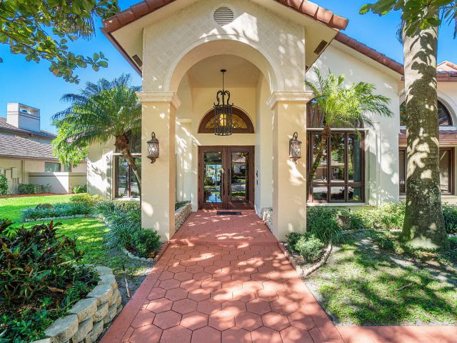 Дом в аренду по адресу 4407 Woodfield Boulevard - фото 6644350