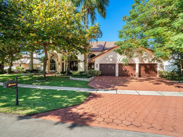 Дом в аренду по адресу 4407 Woodfield Boulevard - фото 6644351